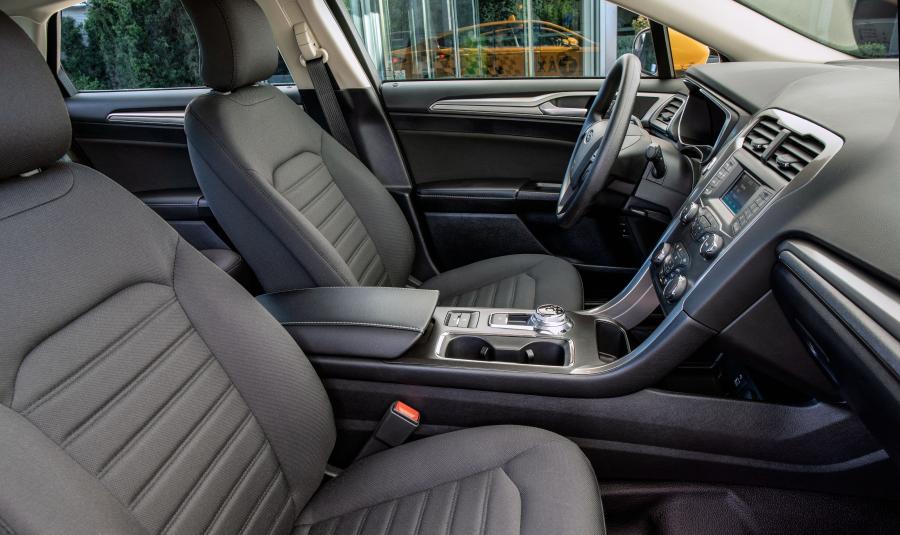 Интерьер Ford Fusion Hybrid Taxi 2018 года  (NA) (фото 8 из 8)